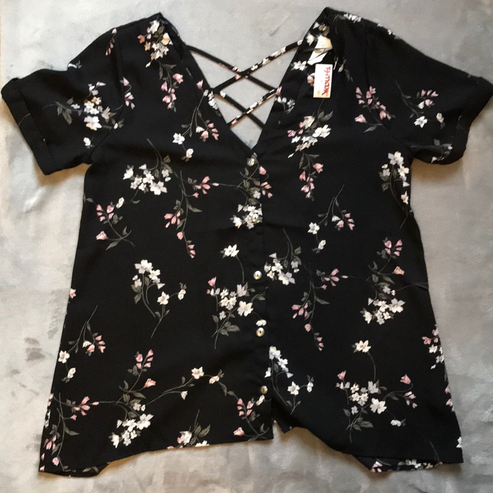 *SOLD* NWT Sienna Sky S Tee